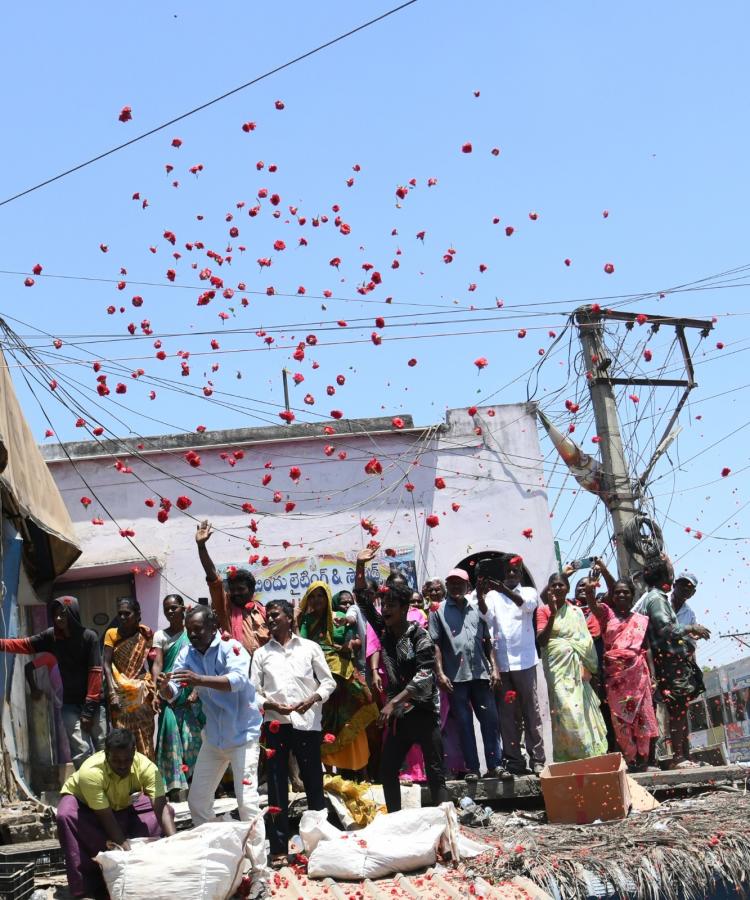 Memantha Siddham cm jagan Bus Yatra Day 8 Photos - Sakshi23