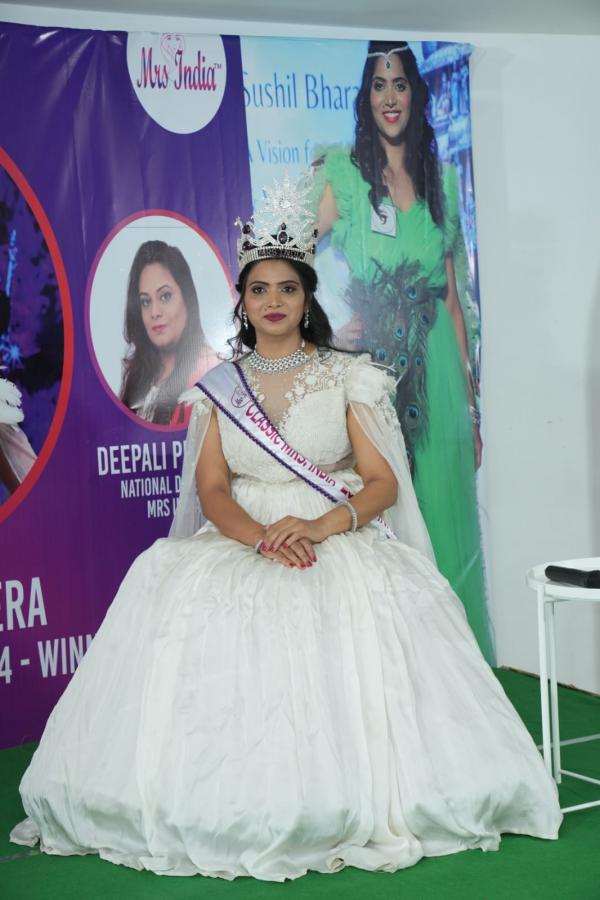 Hyderabad Classic Mrs India 2024 Winner Ratna Mehra Photos - Sakshi12