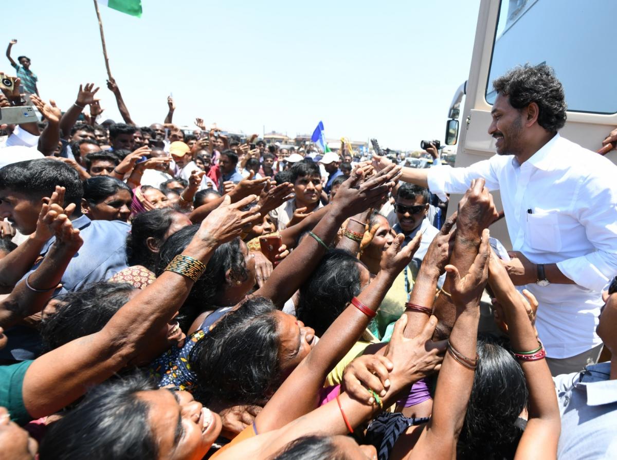 Memantha Siddham cm jagan Bus Yatra Day 8 Photos - Sakshi29