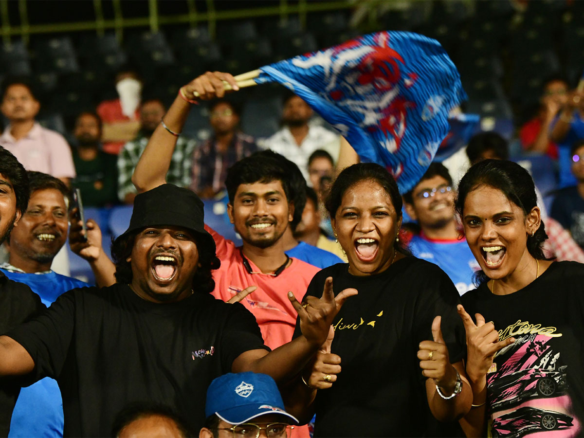 IPL T20 cricket match between Delhi Capitals and Kolkata Knight Riders in Visakhapatnam - Sakshi3