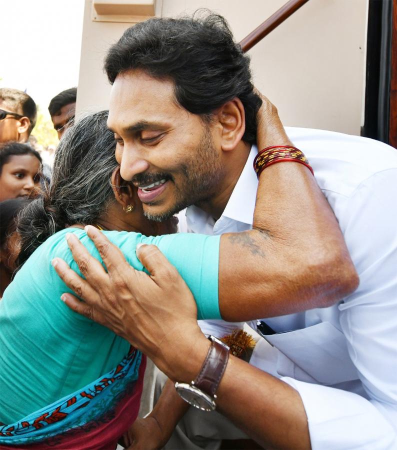 Memantha Siddham cm jagan Bus Yatra Day 8 Photos - Sakshi10