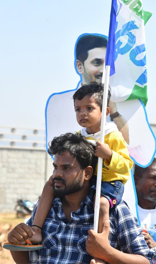 Memantha Siddham cm jagan Bus Yatra Day 8 Photos - Sakshi12