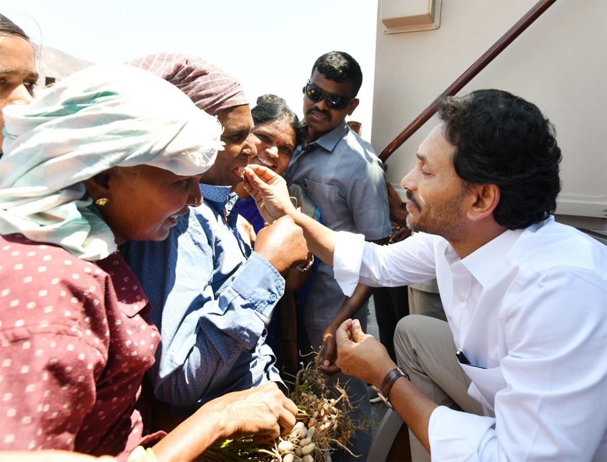 Memantha Siddham cm jagan Bus Yatra Day 8 Photos - Sakshi4