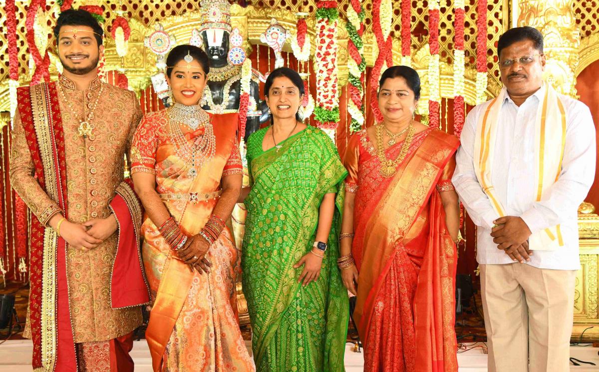 YS Bharati Attends Sakshi Director PVK Prasad Daughter Marriage - Sakshi2