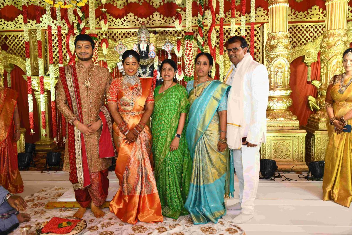 YS Bharati Attends Sakshi Director PVK Prasad Daughter Marriage - Sakshi7