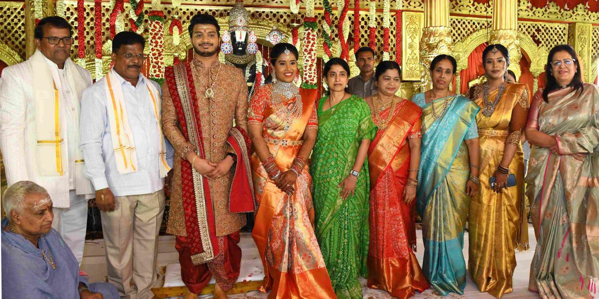 YS Bharati Attends Sakshi Director PVK Prasad Daughter Marriage - Sakshi8