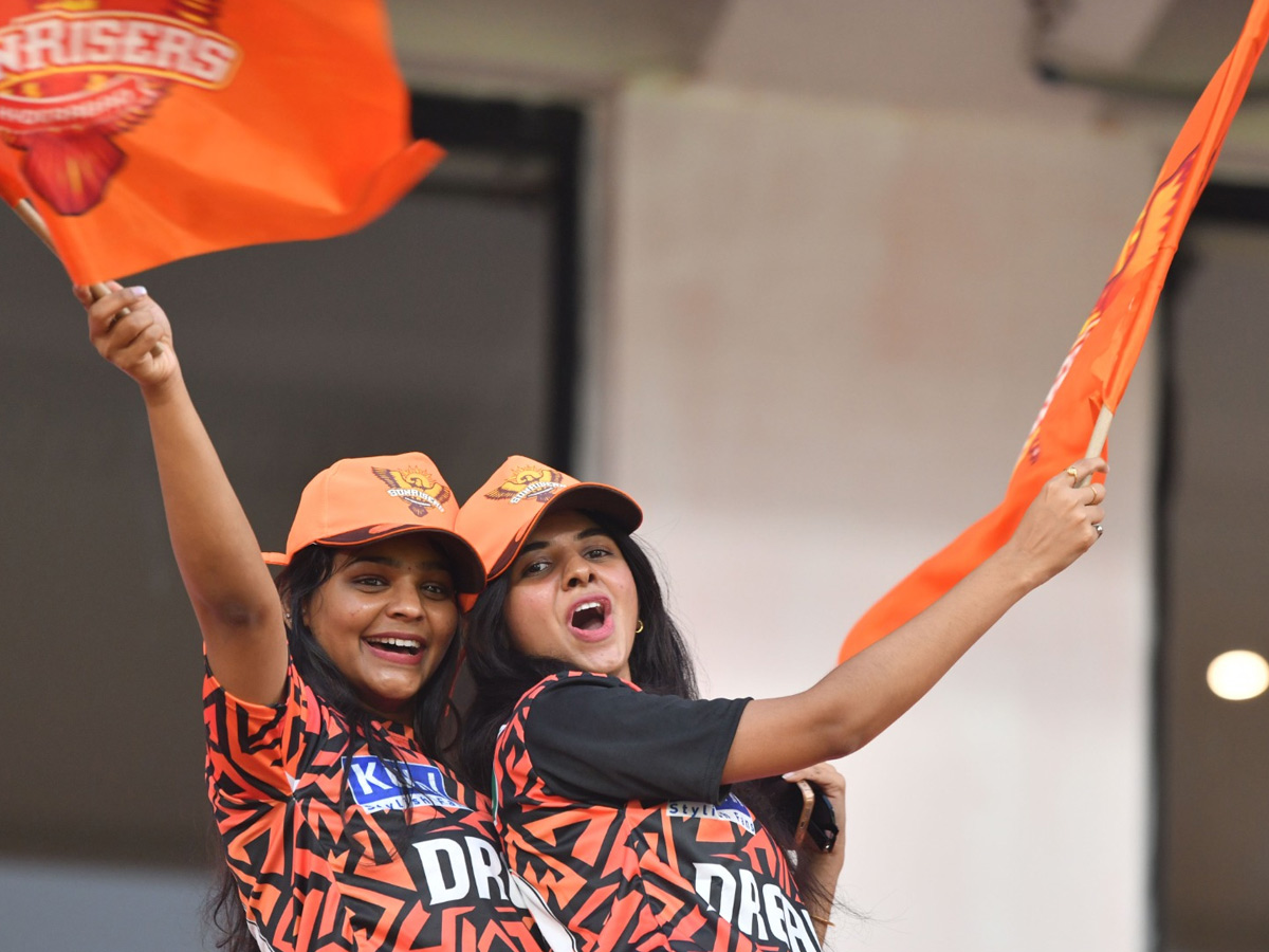 IPL Fans in Uppal Cricket Stadium Photo Gallery - Sakshi20