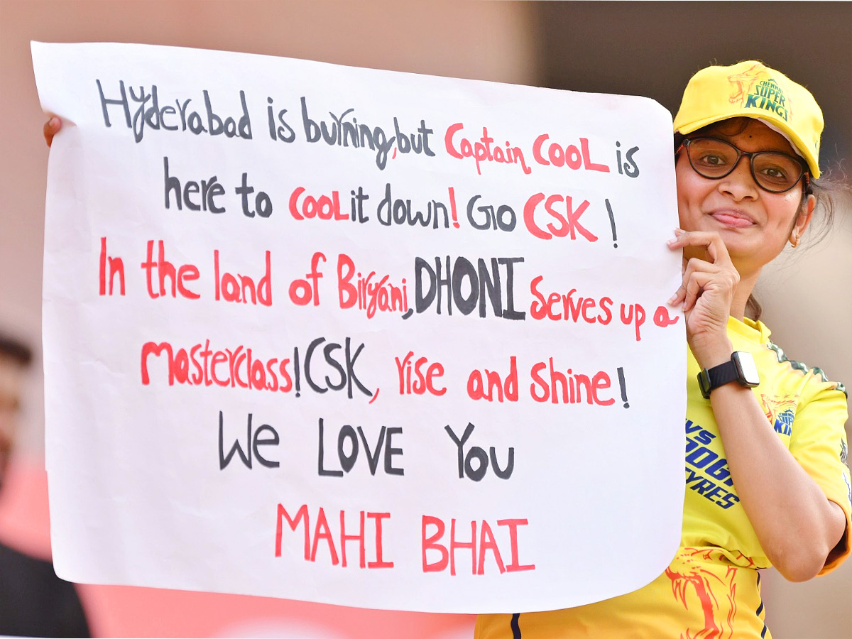 IPL Fans in Uppal Cricket Stadium Photo Gallery - Sakshi3