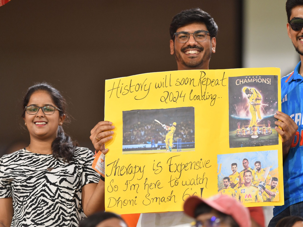 IPL Fans in Uppal Cricket Stadium Photo Gallery - Sakshi21