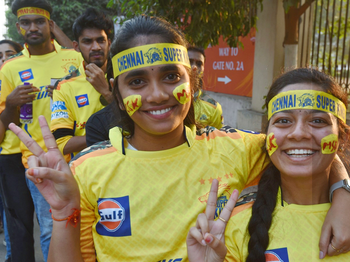 IPL Fans in Uppal Cricket Stadium Photo Gallery - Sakshi28