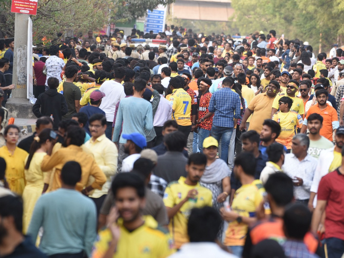 IPL Fans in Uppal Cricket Stadium Photo Gallery - Sakshi29