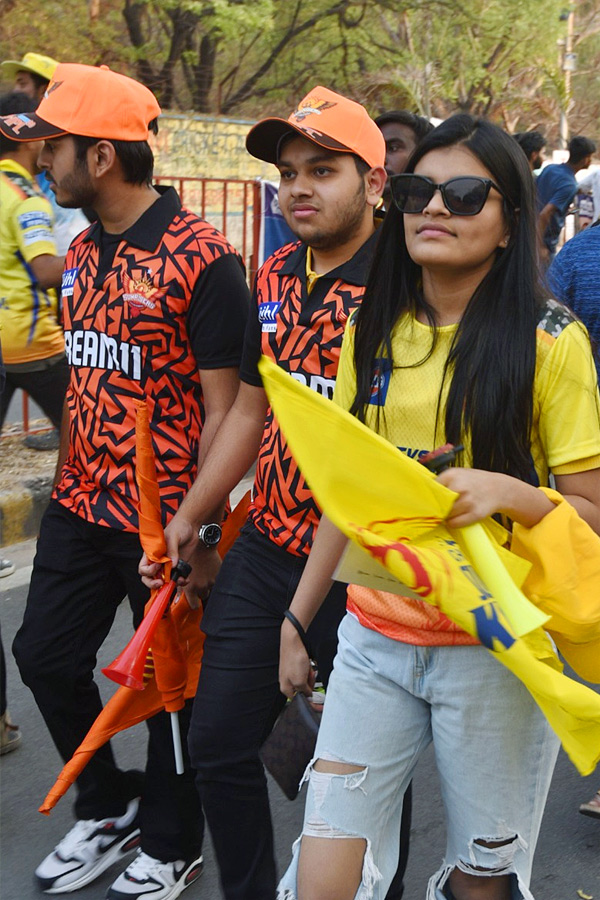 IPL Fans in Uppal Cricket Stadium Photo Gallery - Sakshi31