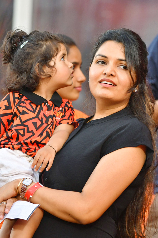 IPL Fans in Uppal Cricket Stadium Photo Gallery - Sakshi10