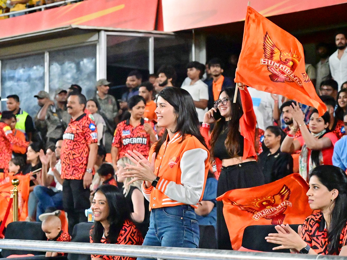 IPL Fans in Uppal Cricket Stadium Photo Gallery - Sakshi37