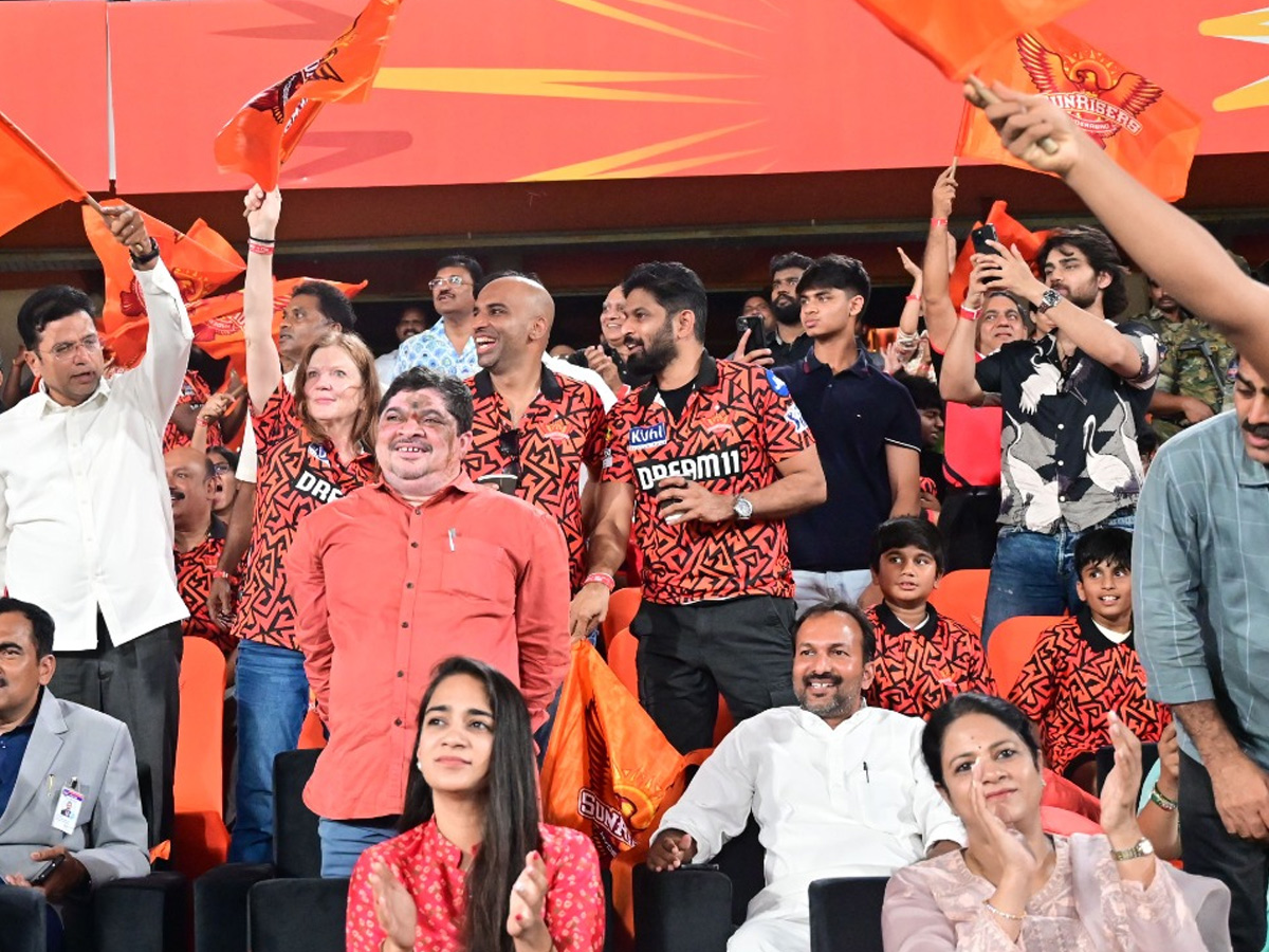 IPL Fans in Uppal Cricket Stadium Photo Gallery - Sakshi43