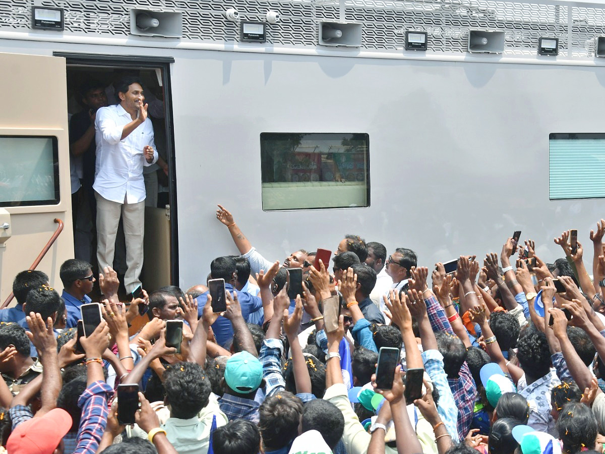  CM YS Jagan Memantha Siddham Road Show At Kovaur In Nellore District PHotos - Sakshi12