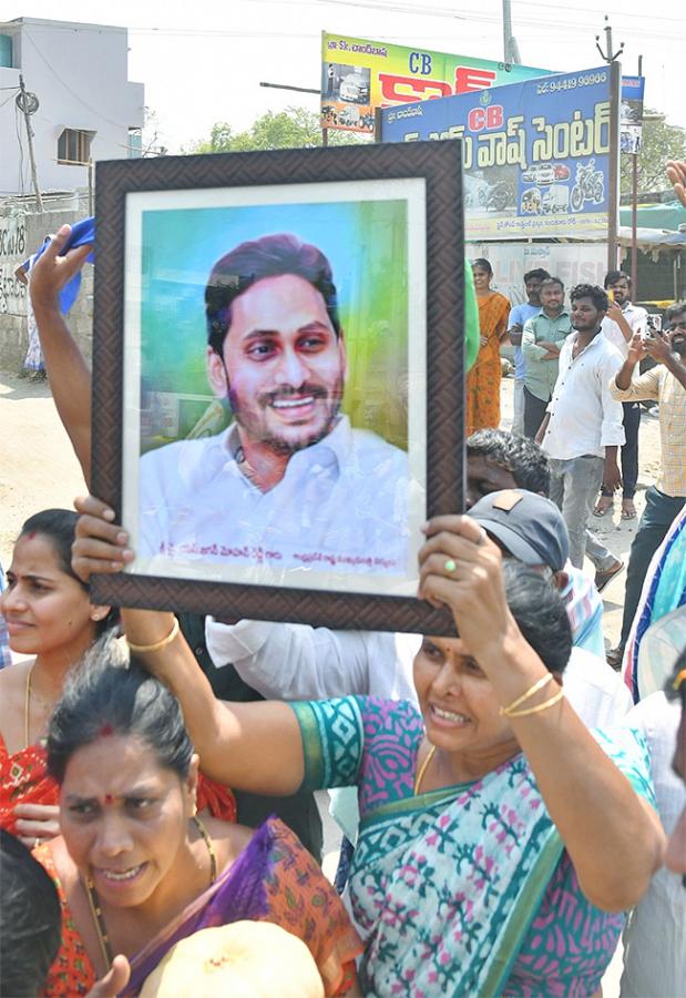 AP CM YS Jagan Memantha Siddham at Prakasam Distirct - Sakshi12