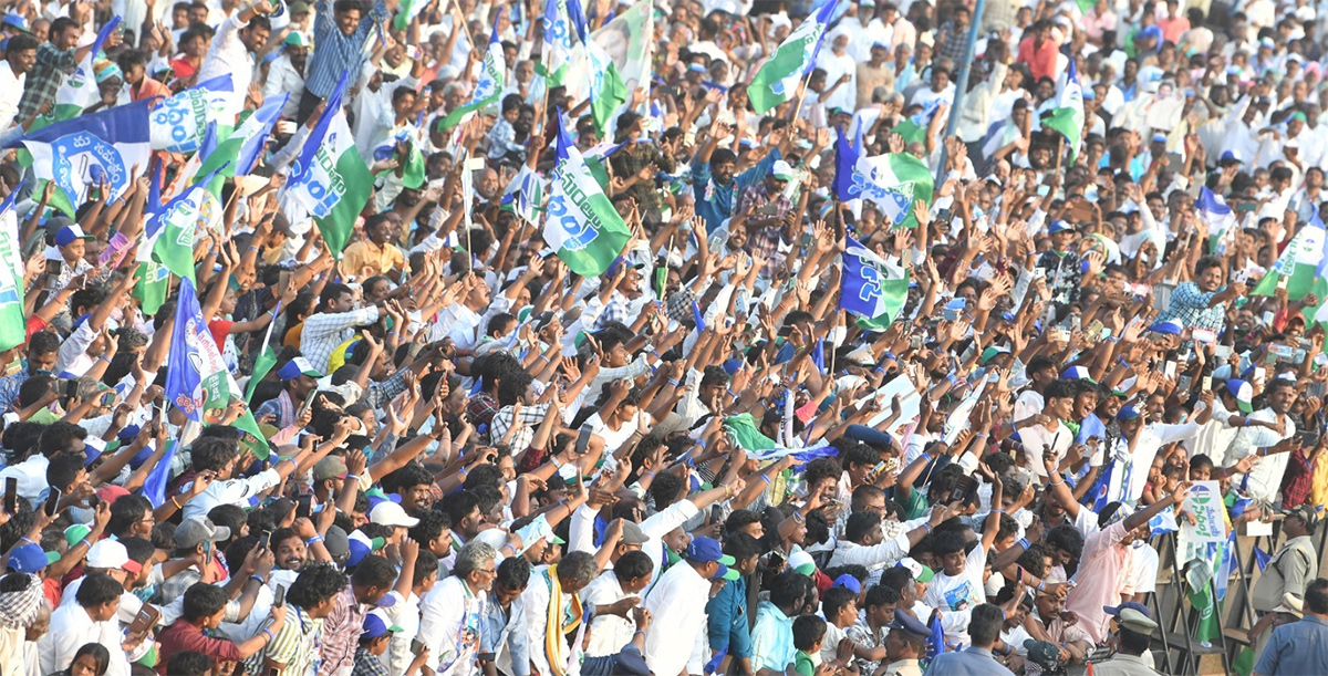 AP CM YS Jagan Public Meeting at Konakanametla Junction Memantha Siddham - Sakshi12