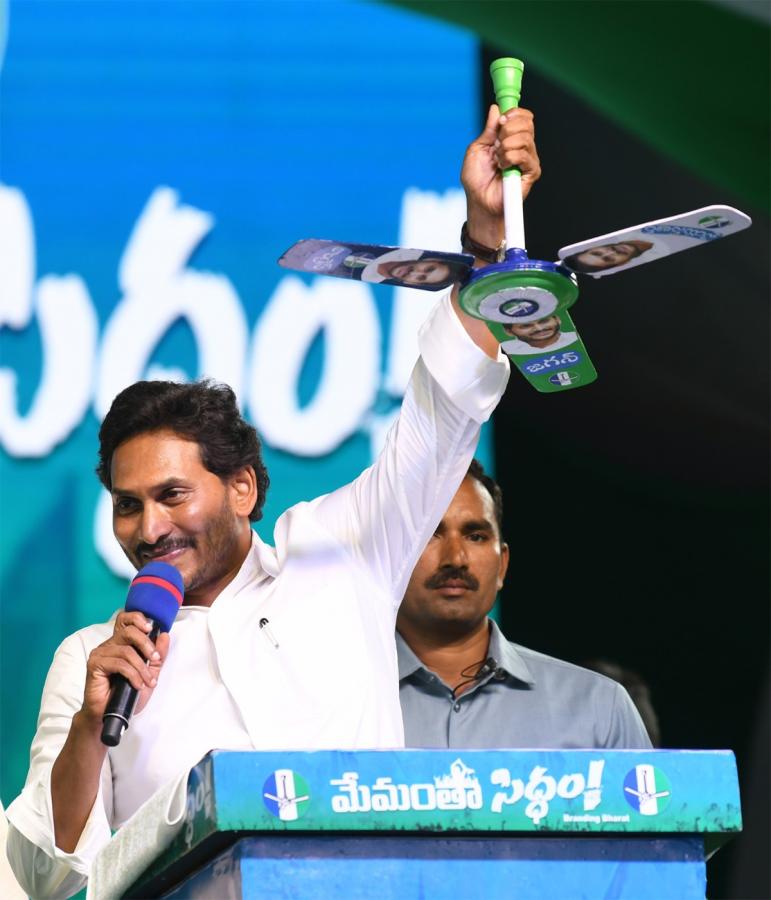 AP CM YS Jagan Public Meeting at Konakanametla Junction Memantha Siddham - Sakshi13