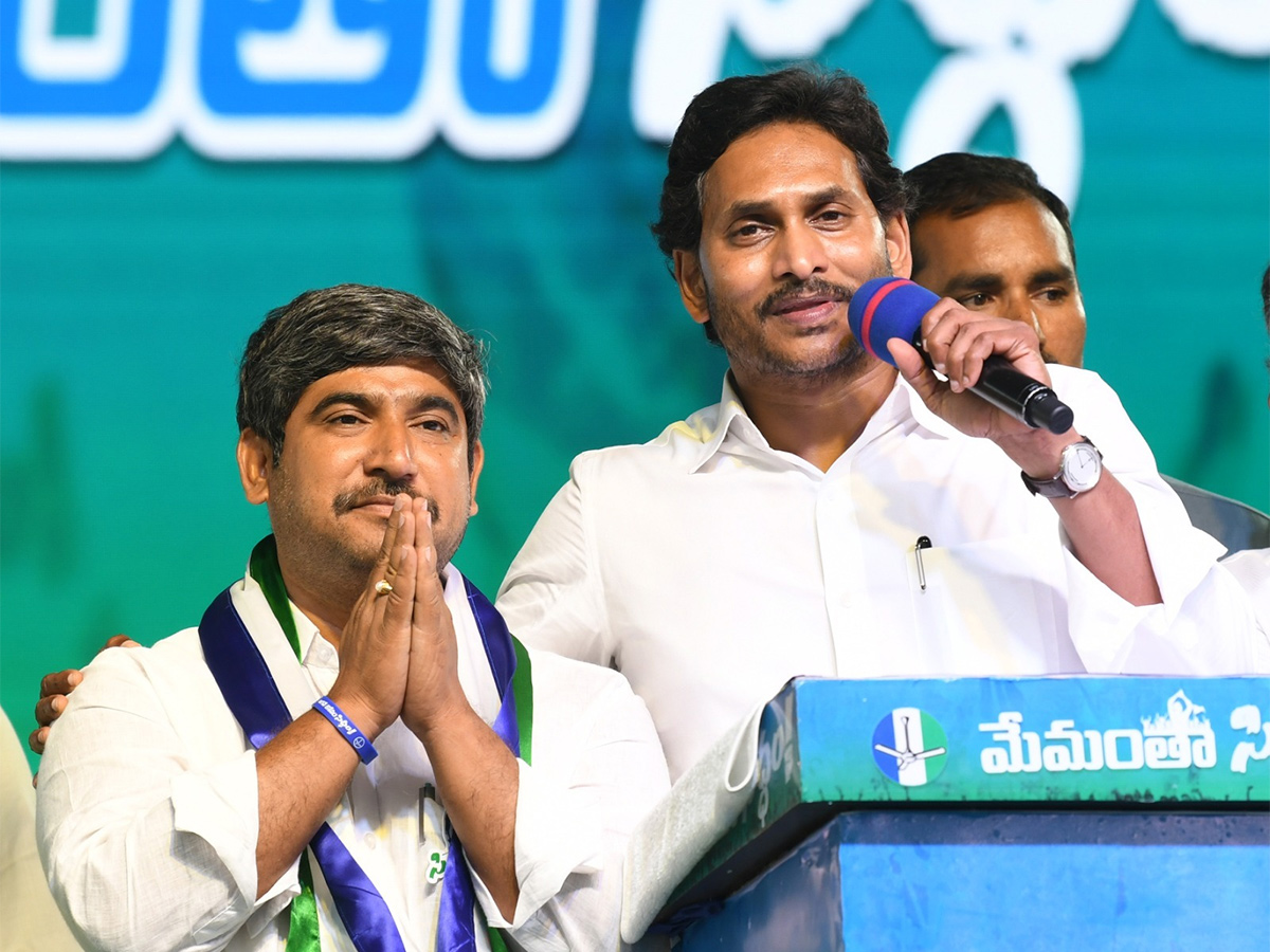 AP CM YS Jagan Public Meeting at Konakanametla Junction Memantha Siddham - Sakshi28