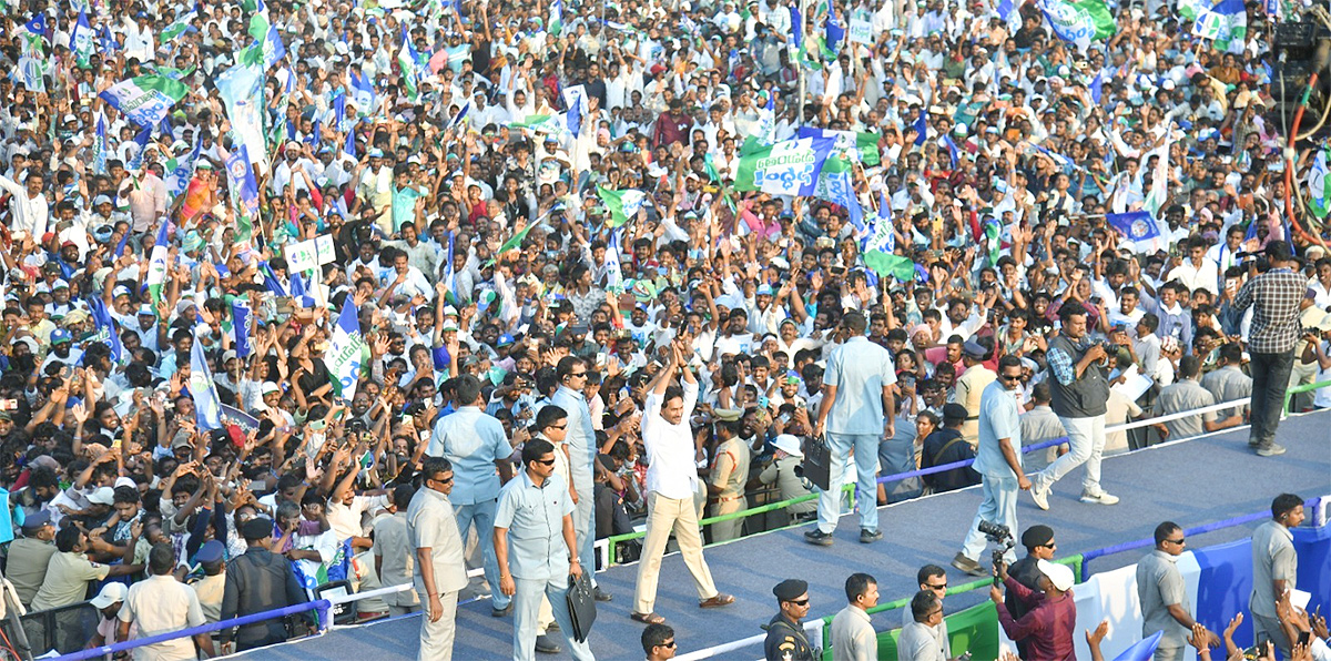 AP CM YS Jagan Public Meeting at Konakanametla Junction Memantha Siddham - Sakshi3