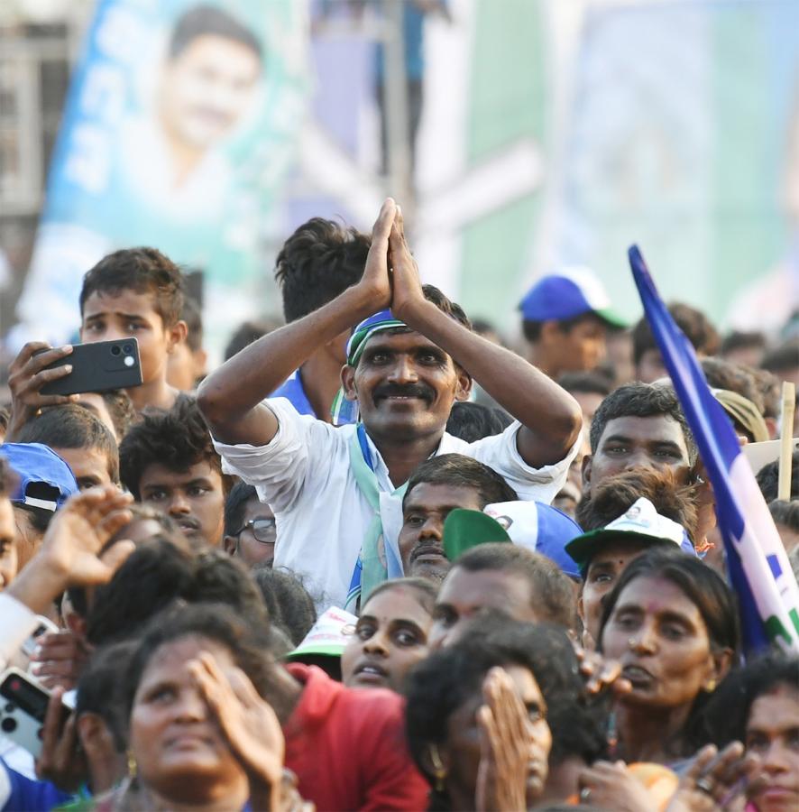 AP CM YS Jagan Public Meeting at Konakanametla Junction Memantha Siddham - Sakshi38