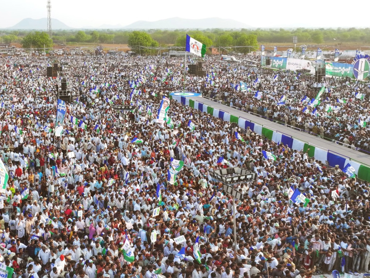 AP CM YS Jagan Public Meeting at Konakanametla Junction Memantha Siddham - Sakshi4