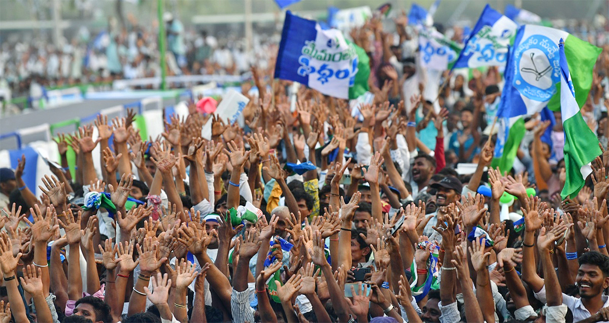 AP CM YS Jagan Public Meeting at Konakanametla Junction Memantha Siddham - Sakshi7