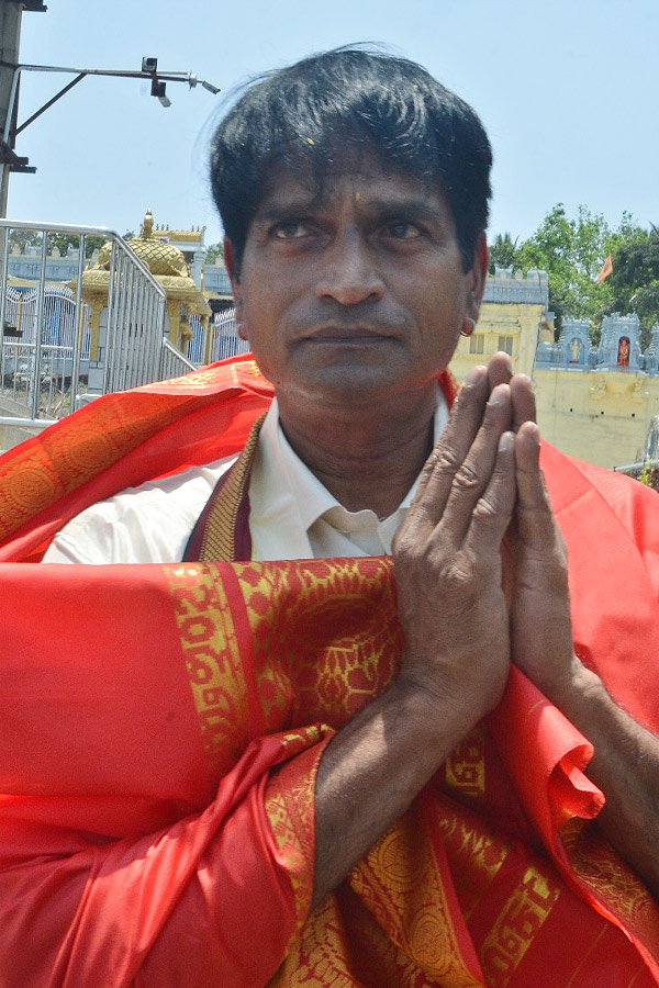 Actor And Director Ravi Babu and His Family Visits Tirumala Temple Photos - Sakshi11