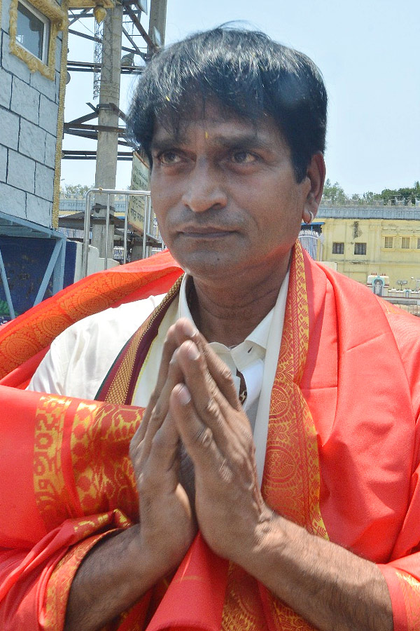 Actor And Director Ravi Babu and His Family Visits Tirumala Temple Photos - Sakshi12