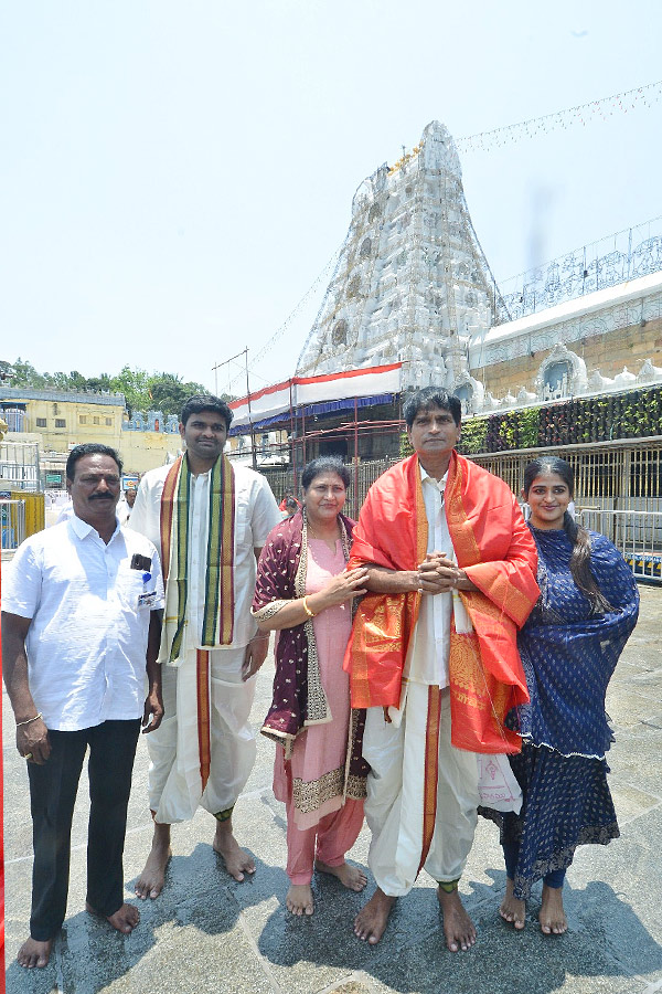 Actor And Director Ravi Babu and His Family Visits Tirumala Temple Photos - Sakshi13