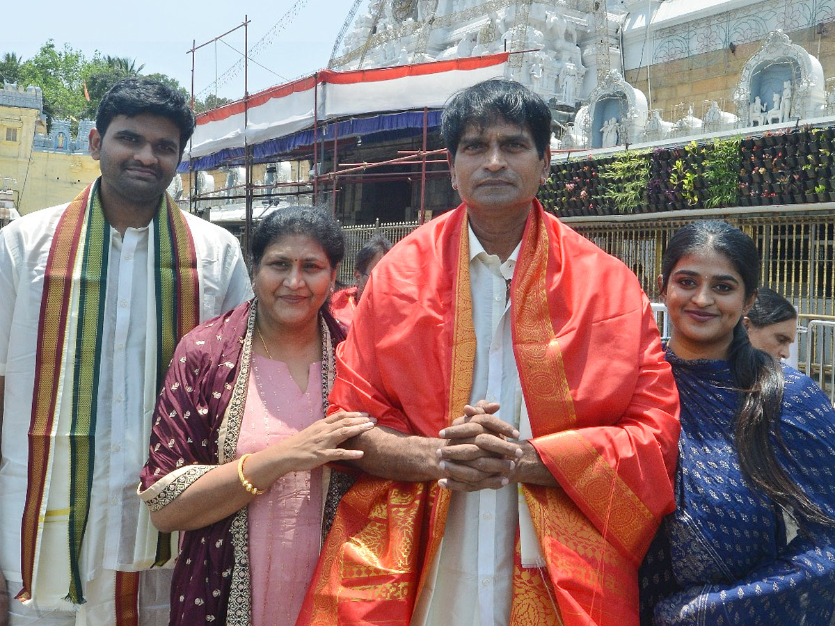 Actor And Director Ravi Babu and His Family Visits Tirumala Temple Photos - Sakshi14