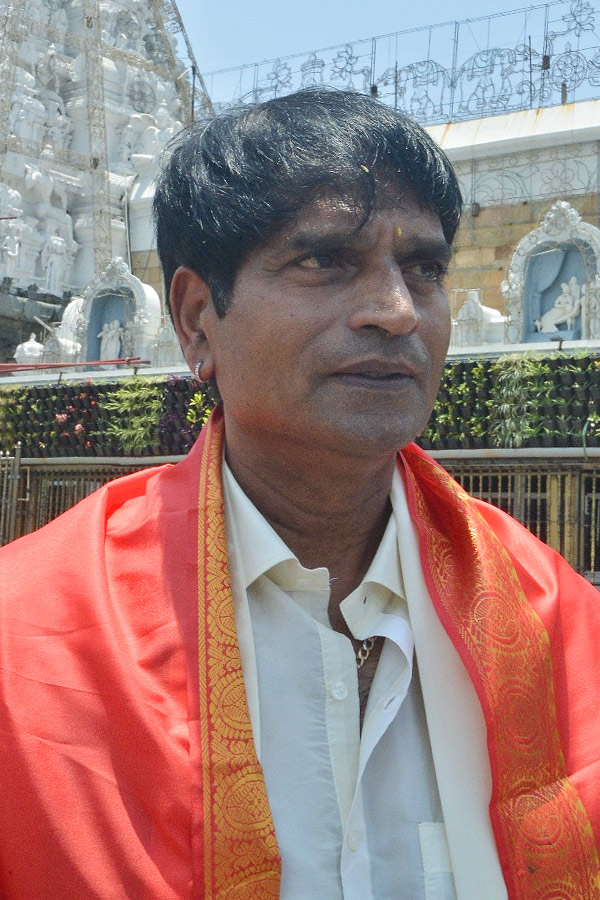 Actor And Director Ravi Babu and His Family Visits Tirumala Temple Photos - Sakshi4