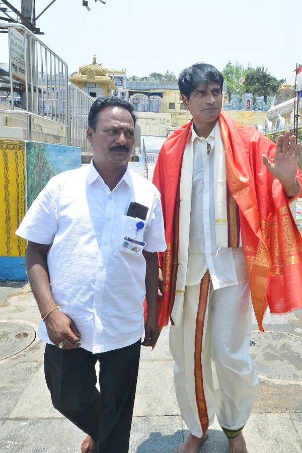 Actor And Director Ravi Babu and His Family Visits Tirumala Temple Photos - Sakshi8