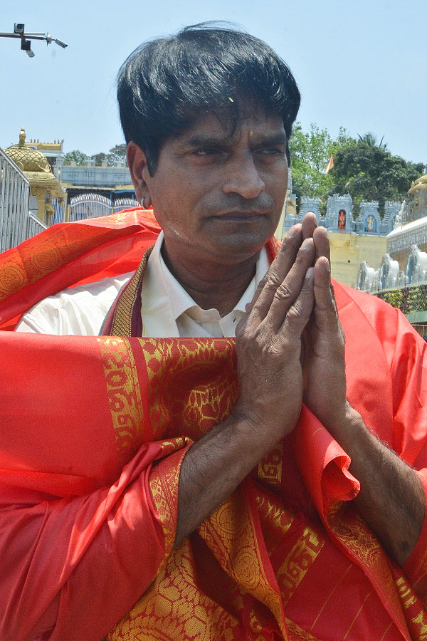 Actor And Director Ravi Babu and His Family Visits Tirumala Temple Photos - Sakshi10