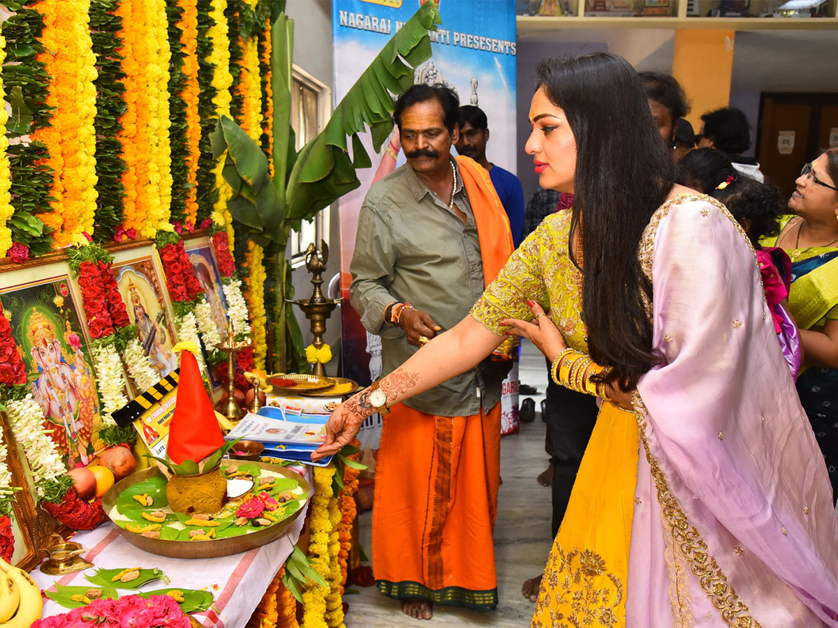 Bigboss Fame Ashwini Sree From Miss Janaki Movie Opening - Sakshi12