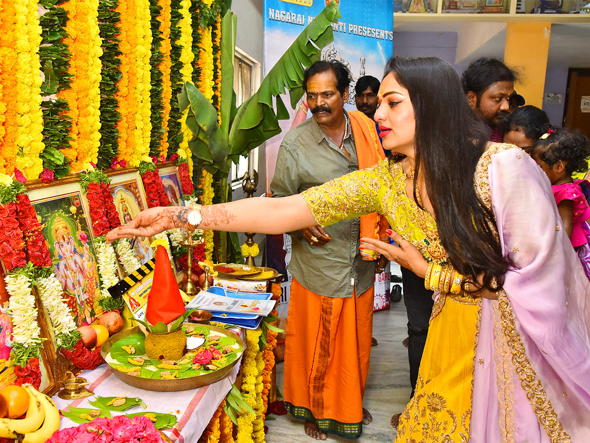 Bigboss Fame Ashwini Sree From Miss Janaki Movie Opening - Sakshi13