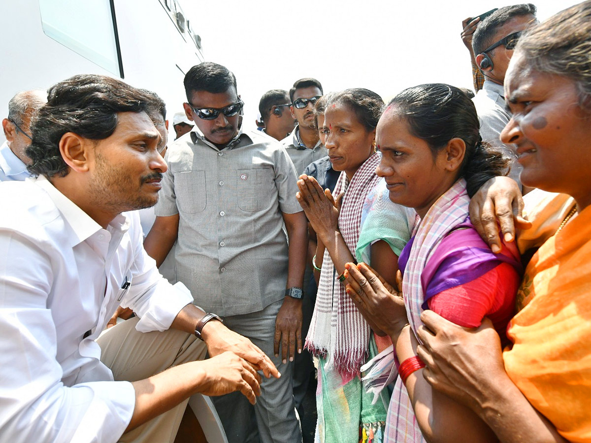 CM YS Jagan Memantha Siddham Bus Yatra in Prakasam District Photos - Sakshi16