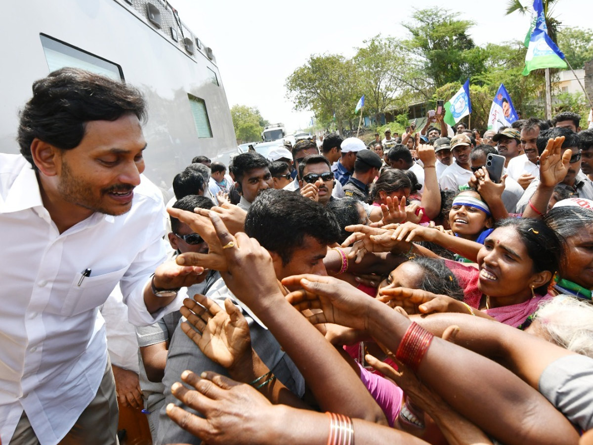 CM YS Jagan Memantha Siddham Bus Yatra in Prakasam District Photos - Sakshi20