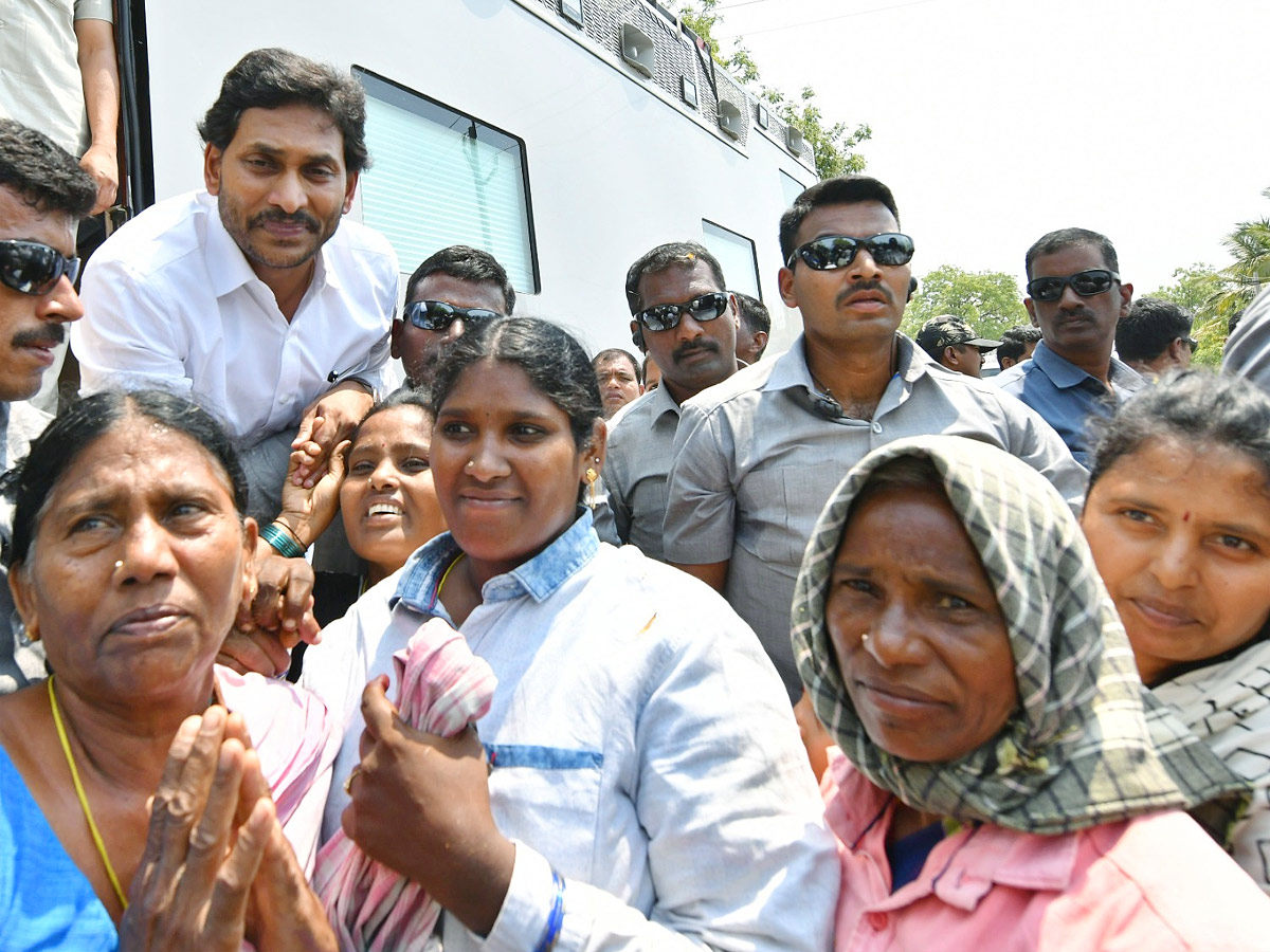 CM YS Jagan Memantha Siddham Bus Yatra in Prakasam District Photos - Sakshi23