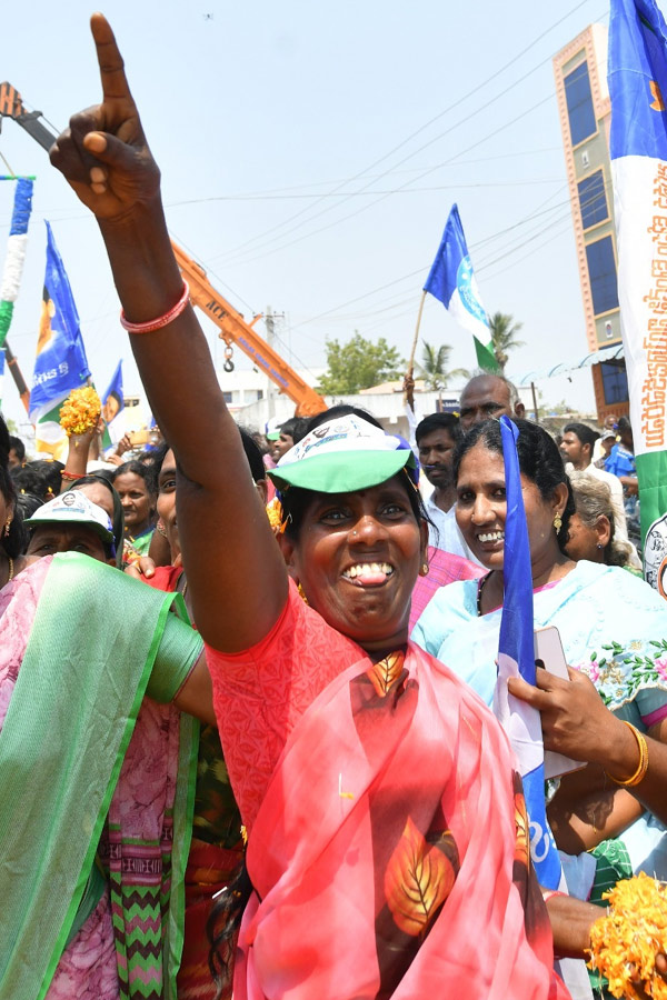 CM YS Jagan Memantha Siddham Bus Yatra in Prakasam District Photos - Sakshi24