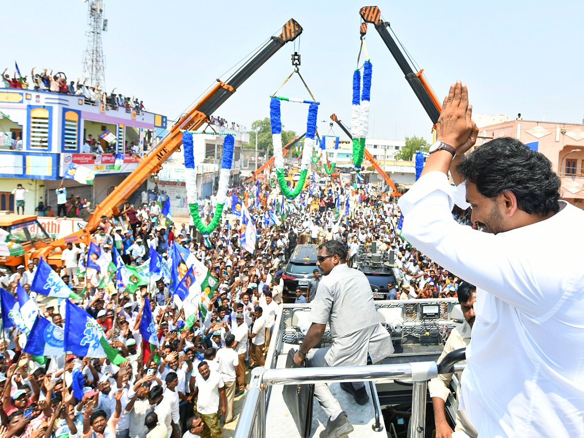 CM YS Jagan Memantha Siddham Bus Yatra in Prakasam District Photos - Sakshi1