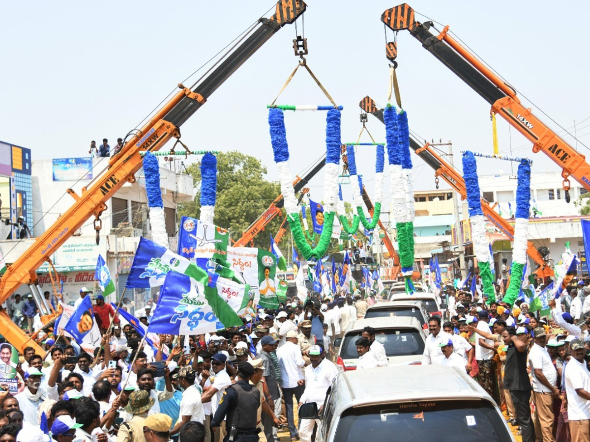 CM YS Jagan Memantha Siddham Bus Yatra in Prakasam District Photos - Sakshi28