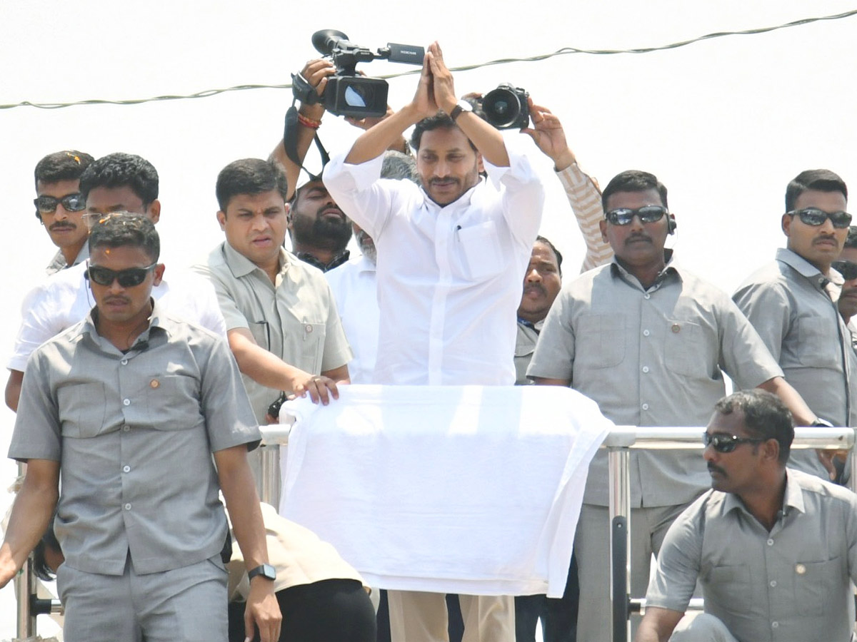 CM YS Jagan Memantha Siddham Bus Yatra in Prakasam District Photos - Sakshi29