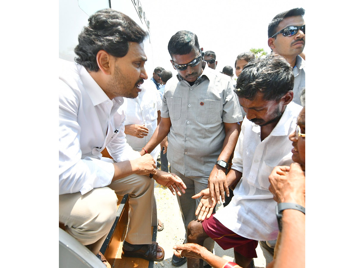 CM YS Jagan Memantha Siddham Bus Yatra in Prakasam District Photos - Sakshi4