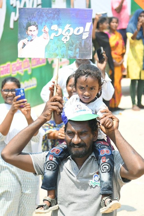 CM YS Jagan Memantha Siddham Bus Yatra in Prakasam District Photos - Sakshi31