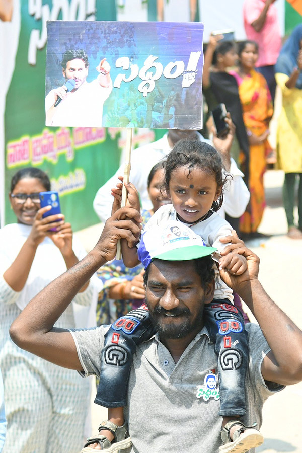 CM YS Jagan Memantha Siddham Bus Yatra in Prakasam District Photos - Sakshi8