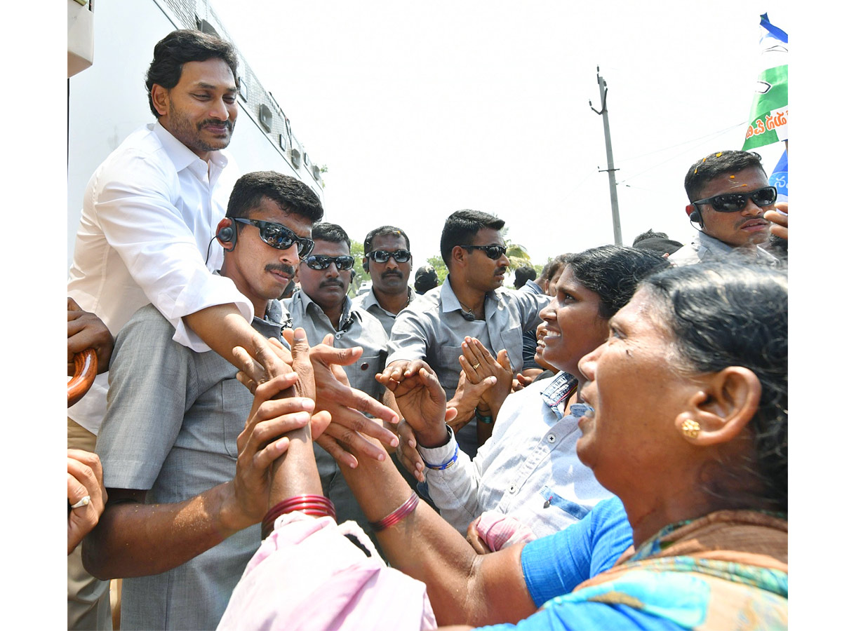 CM YS Jagan Memantha Siddham Bus Yatra in Prakasam District Photos - Sakshi9