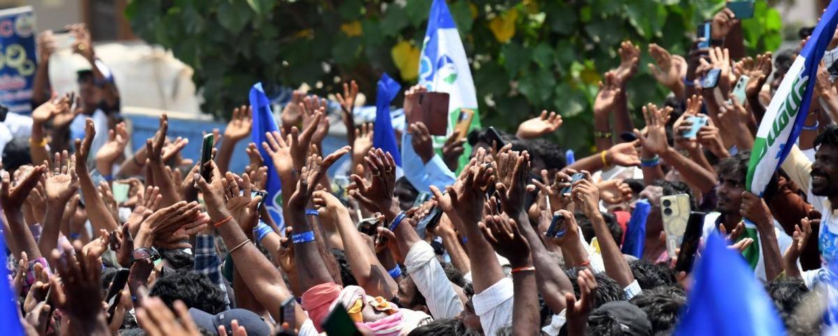 CM YS Jagan Bus Yatra At Palnadu District Photos - Sakshi4