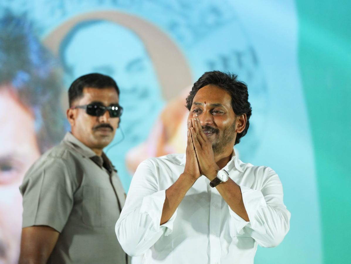 CM YS Jagan Bus Yatra At Palnadu District Photos - Sakshi11